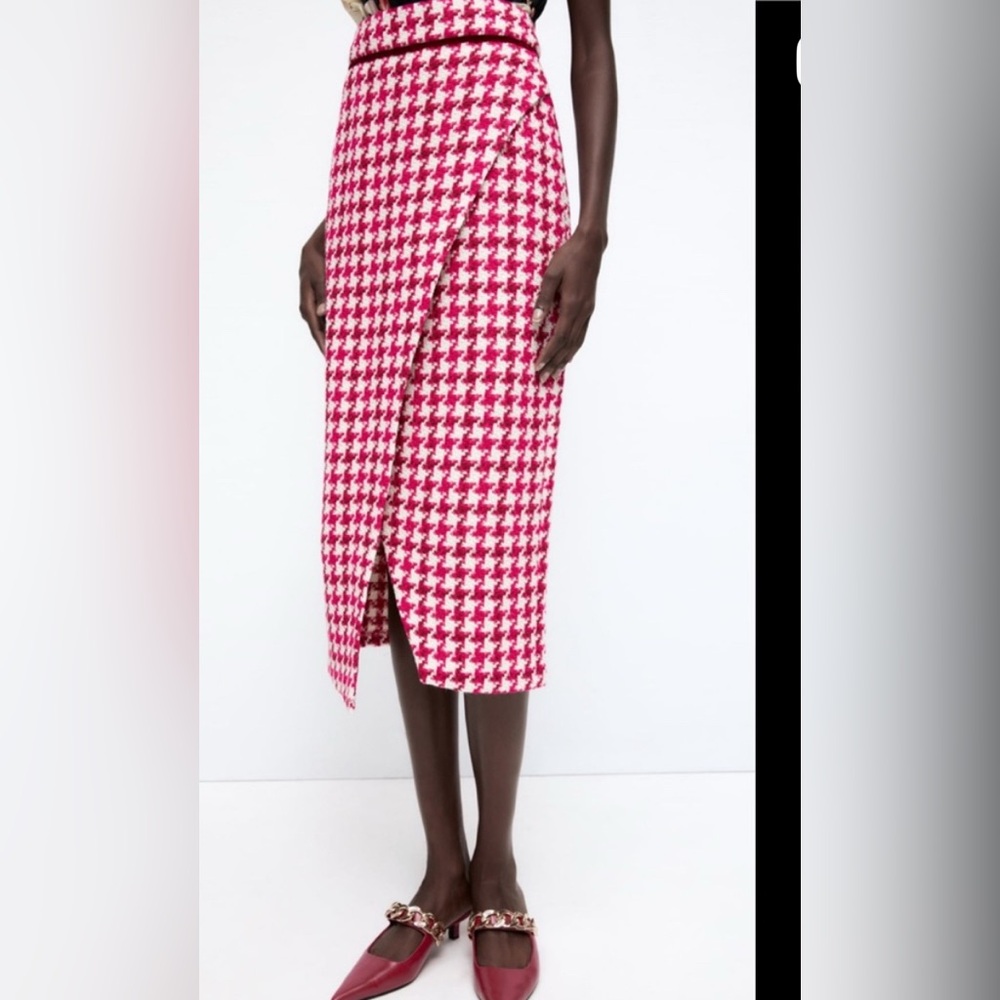 Zara textured weave houndstooth skirt. Size XS. with matching hair or neck tie.